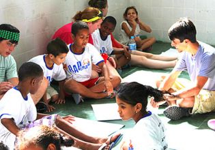 在巴西为儿童做志愿者——自2006年以来，超过22000名快乐志愿者