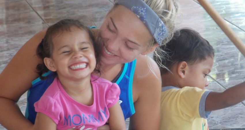 秘鲁一家孤儿院的志愿者——自2006年以来超过22000名快乐的志愿者
