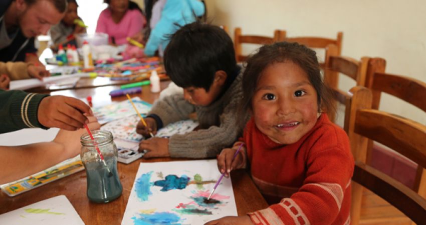 秘鲁街头儿童-自2003年以来，超过20,000名快乐志愿者