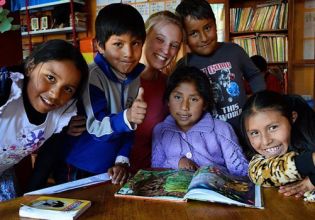 在厄瓜多尔教英语-自2003年以来，超过20,000名快乐志愿者