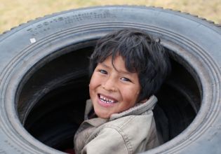 厄瓜多尔街头儿童-自2003年以来，超过20,000名快乐志愿者”>
                 </div></a>
               </div>
               <div class=