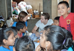 在危地马拉教英语-自2003年以来，超过20,000名快乐志愿者