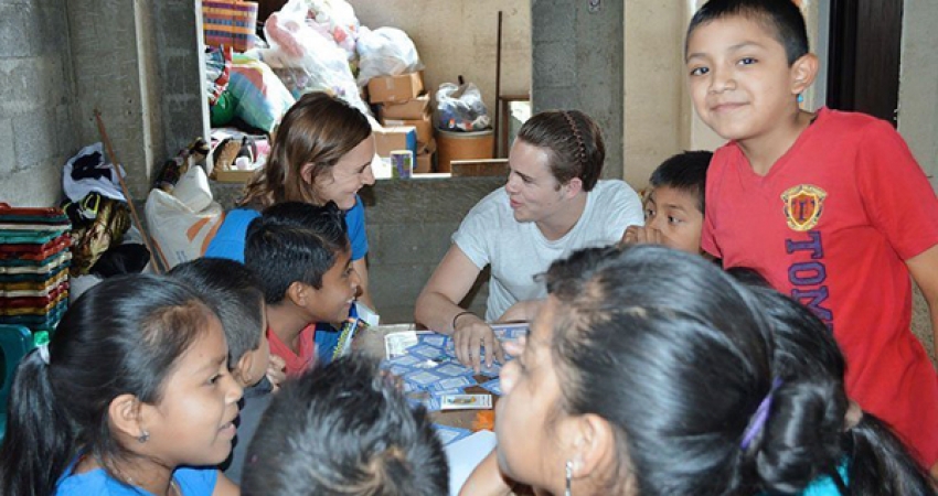 在危地马拉教英语-自2003年以来，超过20,000名快乐志愿者