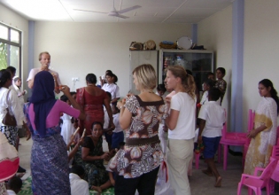 教英语斯里兰卡-自2006年以来超过22000名快乐志愿者