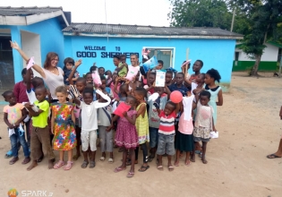 加纳孤儿院-自2003年以来，超过20,000名快乐志愿者