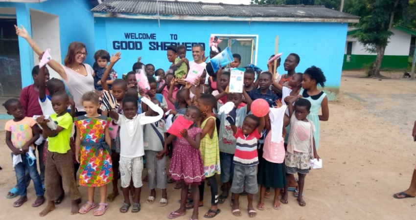 加纳孤儿院-自2003年以来，超过20,000名快乐志愿者