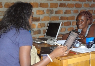 坦桑尼亚医疗-自2003年以来，超过20,000名快乐志愿者”>
                 </div></a>
               </div>
               <div class=