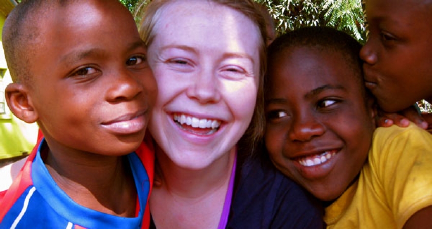 乌干达孤儿院-自2003年以来，超过20,000名快乐志愿者