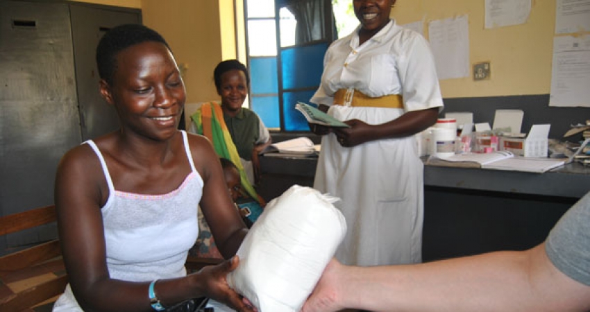 乌干达医疗-自2003年以来，超过20,000名快乐志愿者