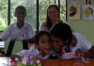 在斯里兰卡孤儿院做义工-自2006年以来，超过22,000名快乐义工