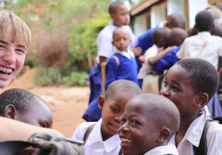 加纳孤儿院义工-自2006年起超过22,000名快乐义工
