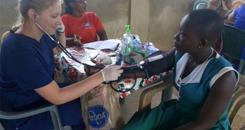 加纳医疗志愿者-自2006年以来，超过22,000名快乐志愿者