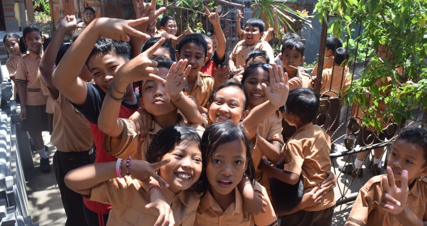 在巴厘岛教英语-自2003年以来，超过20,000名快乐志愿者