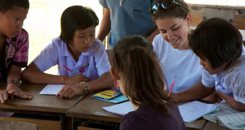柬埔寨孤儿院工作-自2003年以来，超过20,000名快乐志愿者