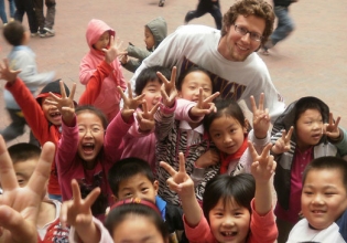 自2003年以来，中国的有偿英语教学-超过20,000名快乐志愿者