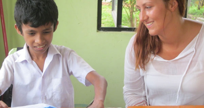 在斯里兰卡教英语-自2003年以来，超过20,000名快乐志愿者