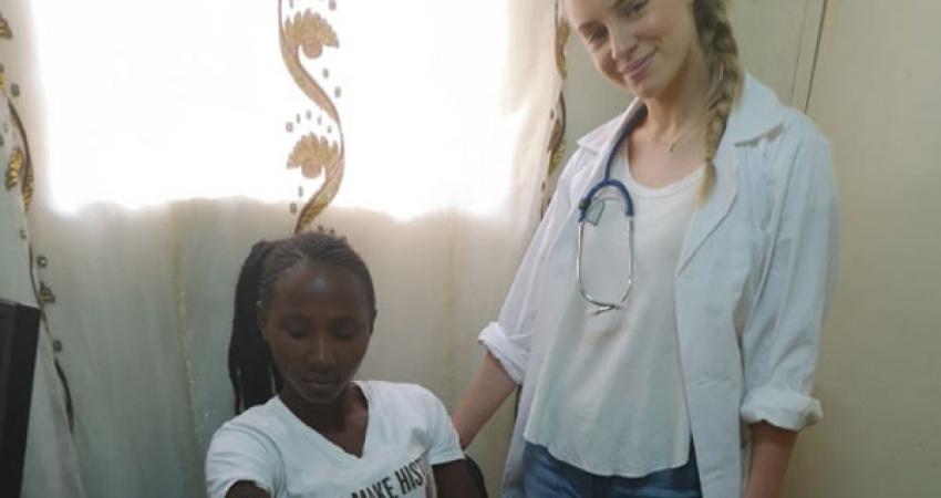 乌干达的医疗志愿者工作-自2006年以来，超过22,000名快乐志愿者