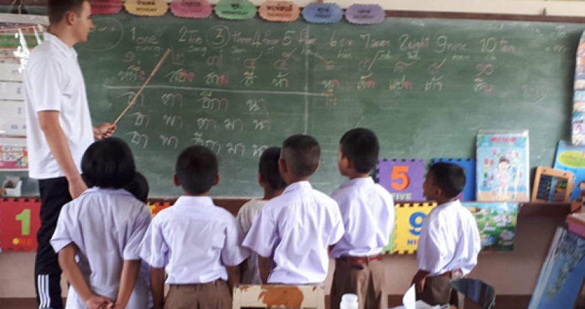 义工柬埔寨孤儿院-自1998年以来，有18000名义工信赖