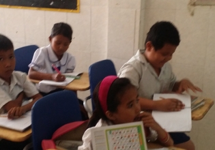 自1998年以来，在巴厘岛支教英语，受到18000名志愿者的信赖