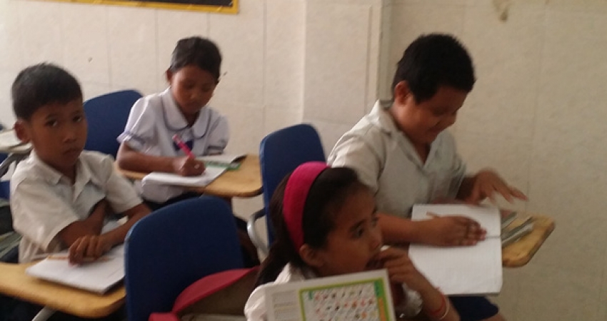 自1998年以来，在巴厘岛支教英语，受到18000名志愿者的信赖