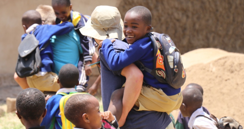 乌干达孤儿院志愿者——自1998年以来，得到18000名志愿者的信任