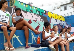 自1998年以来，巴西志愿者的最低费用和2万名快乐志愿者