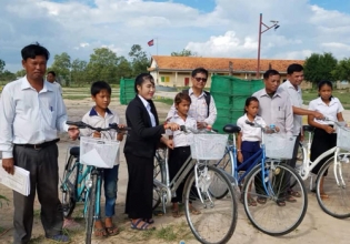 柬埔寨实习项目-最低费用和有意义的项目＂>
                 </div></a>
               </div>
               <div class=
