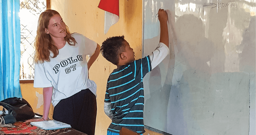 在洛维纳-巴厘岛的教学义工计划