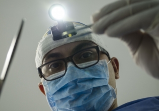 Dental Volunteer with 1000 Smiles Project