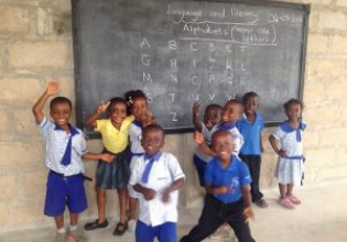 在加纳做志愿者教学”>
                 </div></a>
               </div>
               <div class=
